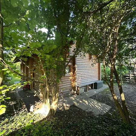 Gemuetliche Blockhuette In Wiennaehe