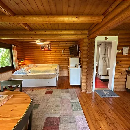 Gemütliche Blockhütte In Wiennähe * Zofing