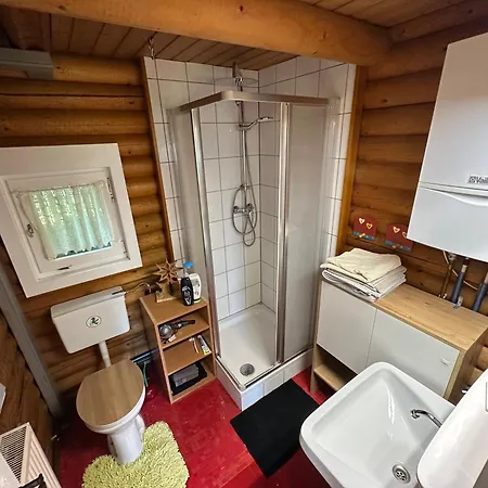 Chalet Gemütliche Blockhütte In Wiennähe Zofing