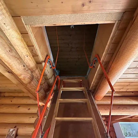 Gemuetliche Blockhuette In Wiennaehe Alpehytte Zofing