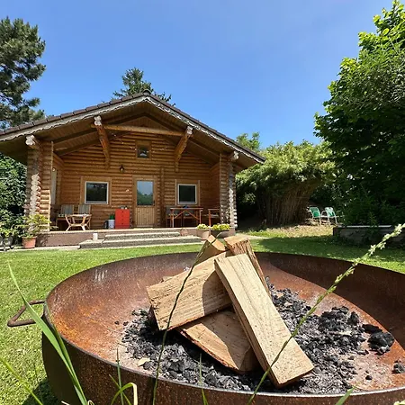 Gemuetliche Blockhuette In Wiennaehe Dağ evi Zofing