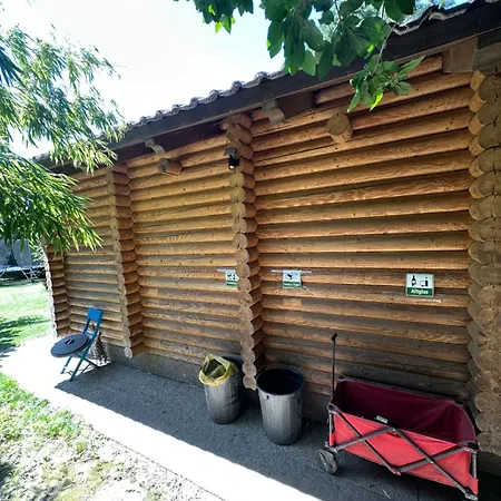 Gemuetliche Blockhuette In Wiennaehe Alpehytte