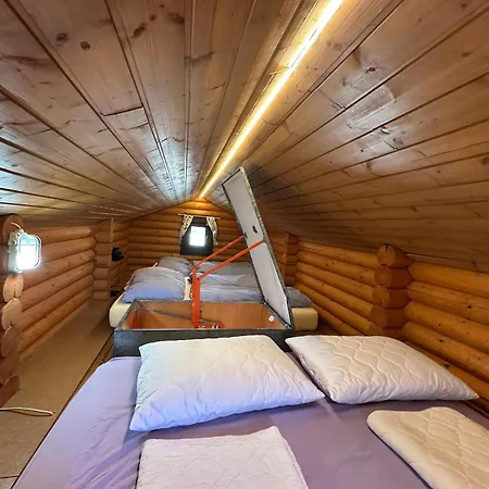 Gemuetliche Blockhuette In Wiennaehe Chalet