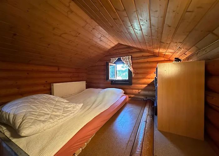 Gemuetliche Blockhuette In Wiennaehe *