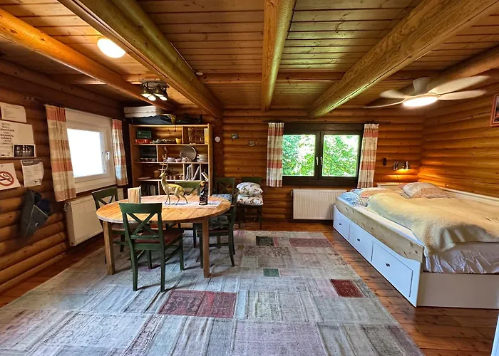 Gemuetliche Blockhuette In Wiennaehe